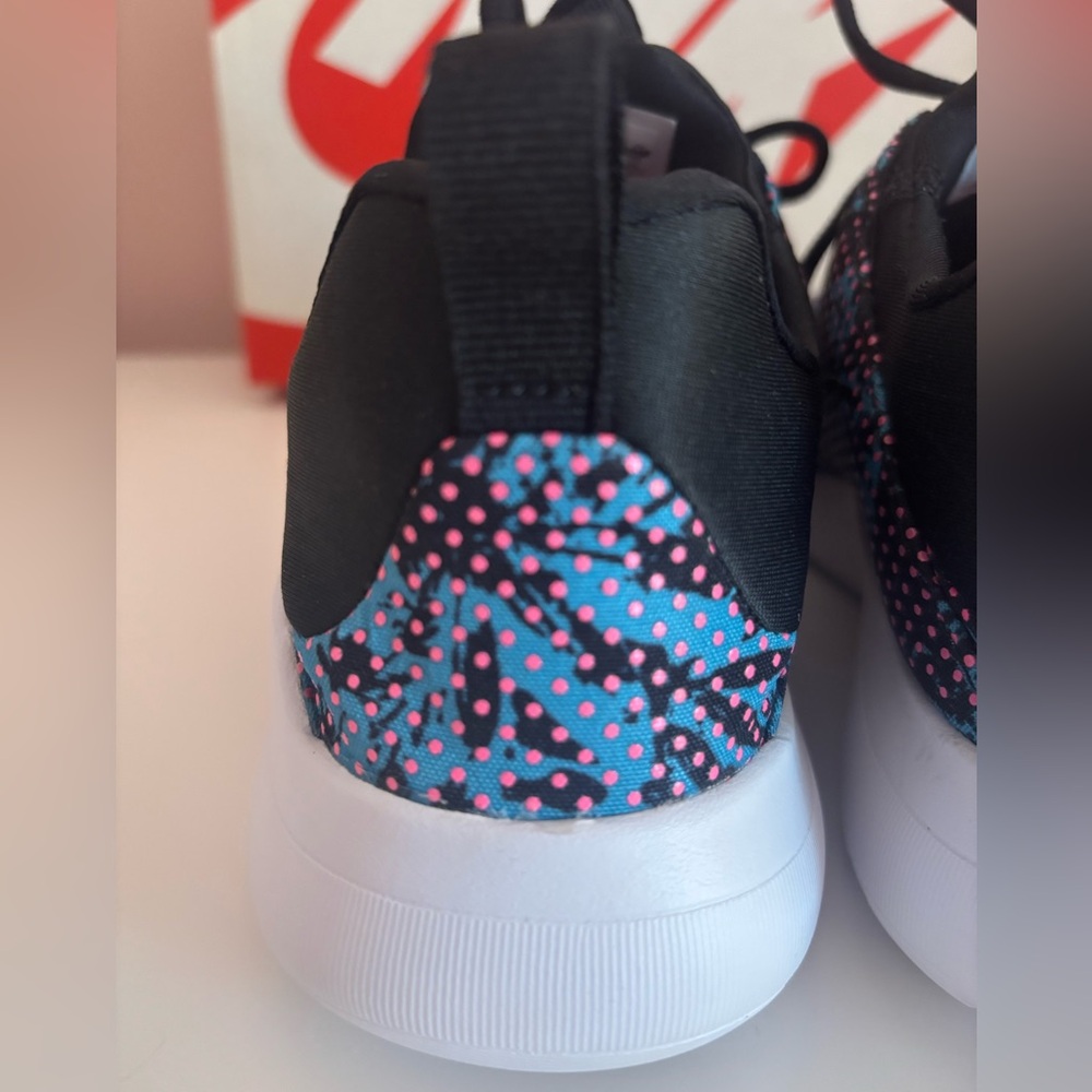 NEW Nike Women’s Kaishi 2.0 Print Sneakers - Size 8 (L) and Size 9 (R) - Picture 8 of 14